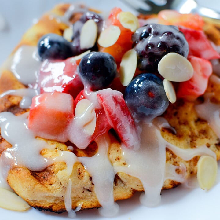 Grilled Cinnamon Bun Flatbread with Fruity Topping