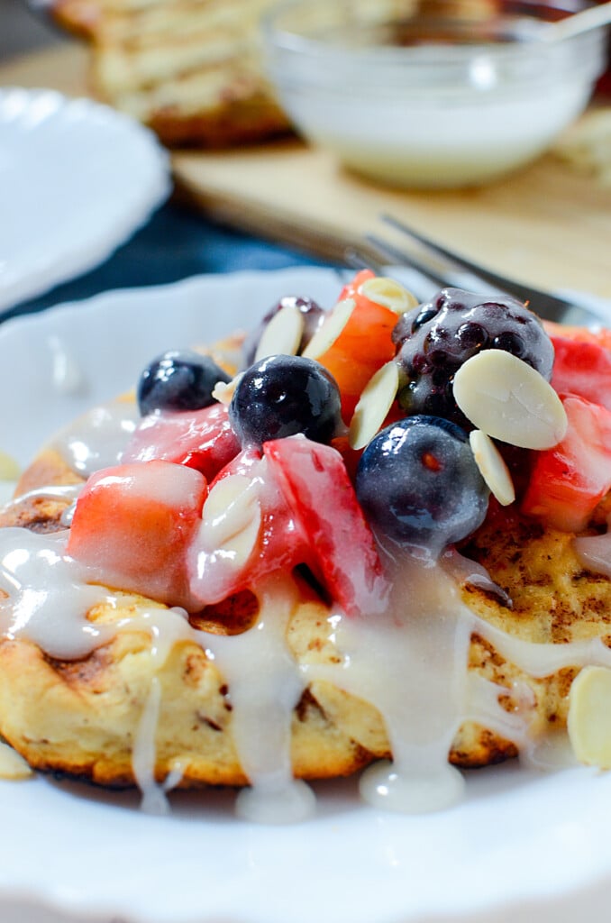 grilled cinnamon bun flatbread with fruit and icing