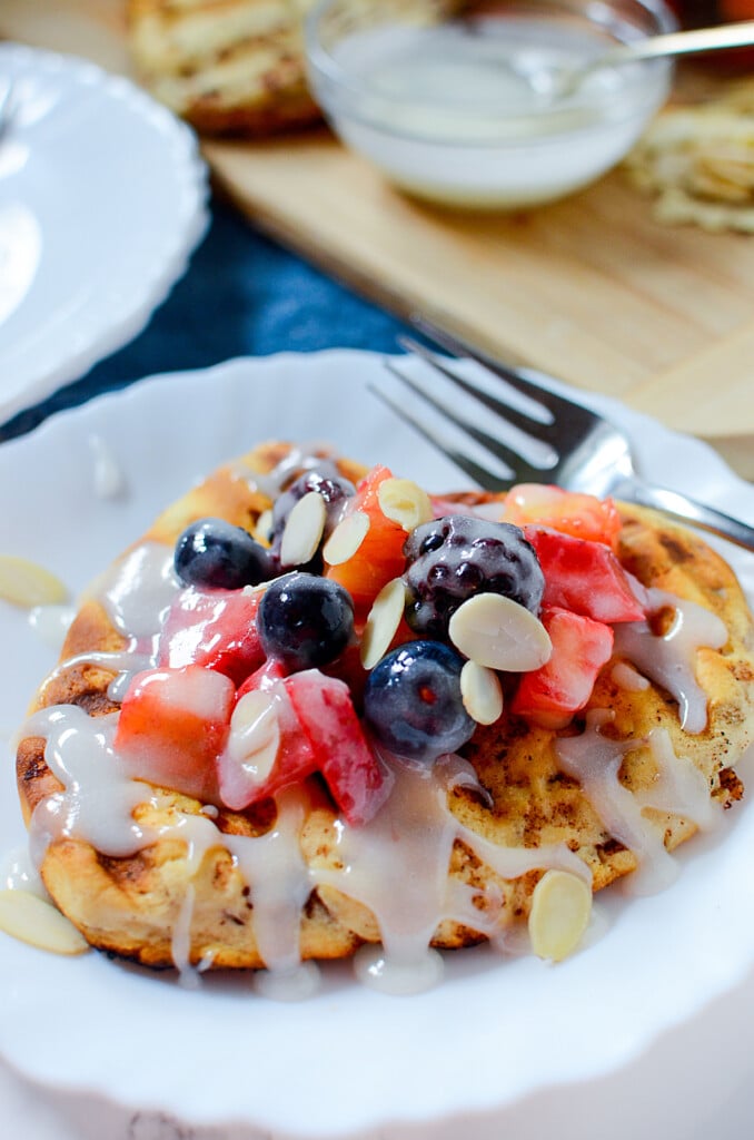 Grilled Cinnamon Bun Flatbread with Fruity Topping