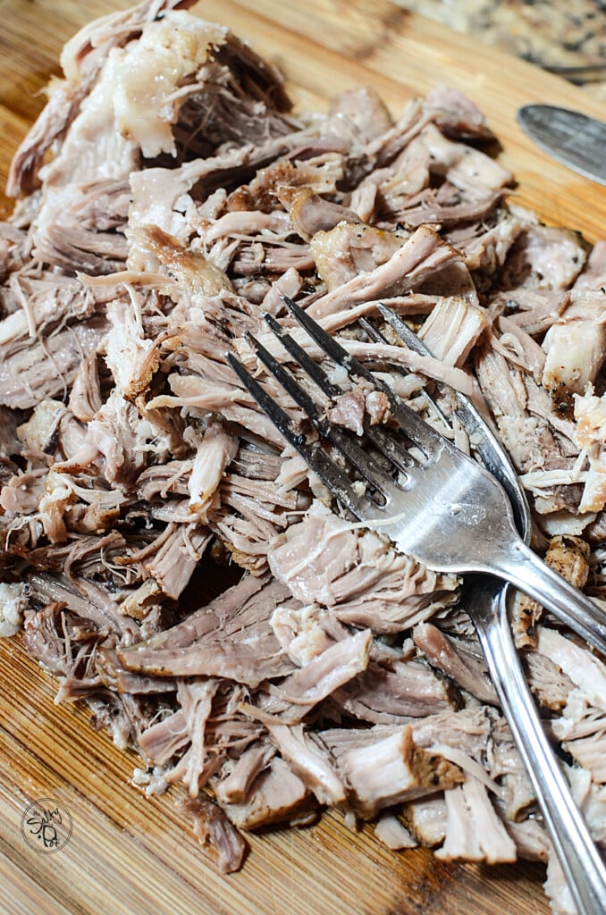 Here's an extremely easy Instant Pot Pulled Pork Recipe that will have everyone wanting more. You'll have tons of leftovers too. 