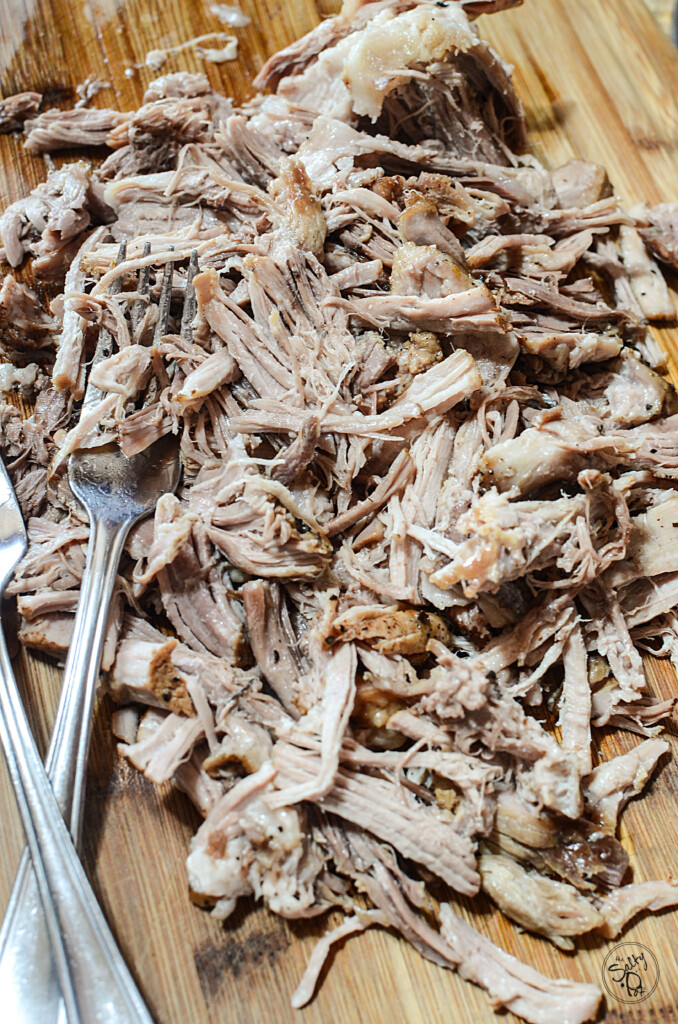 Here's an extremely easy Instant Pot Pulled Pork Recipe that will have everyone wanting more. You'll have tons of leftovers too. 