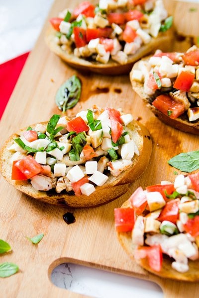 Looking for an easy appetizer, light lunch or snack with a touch of gourmet? Make these fabulous Caprese Chicken Toasties.