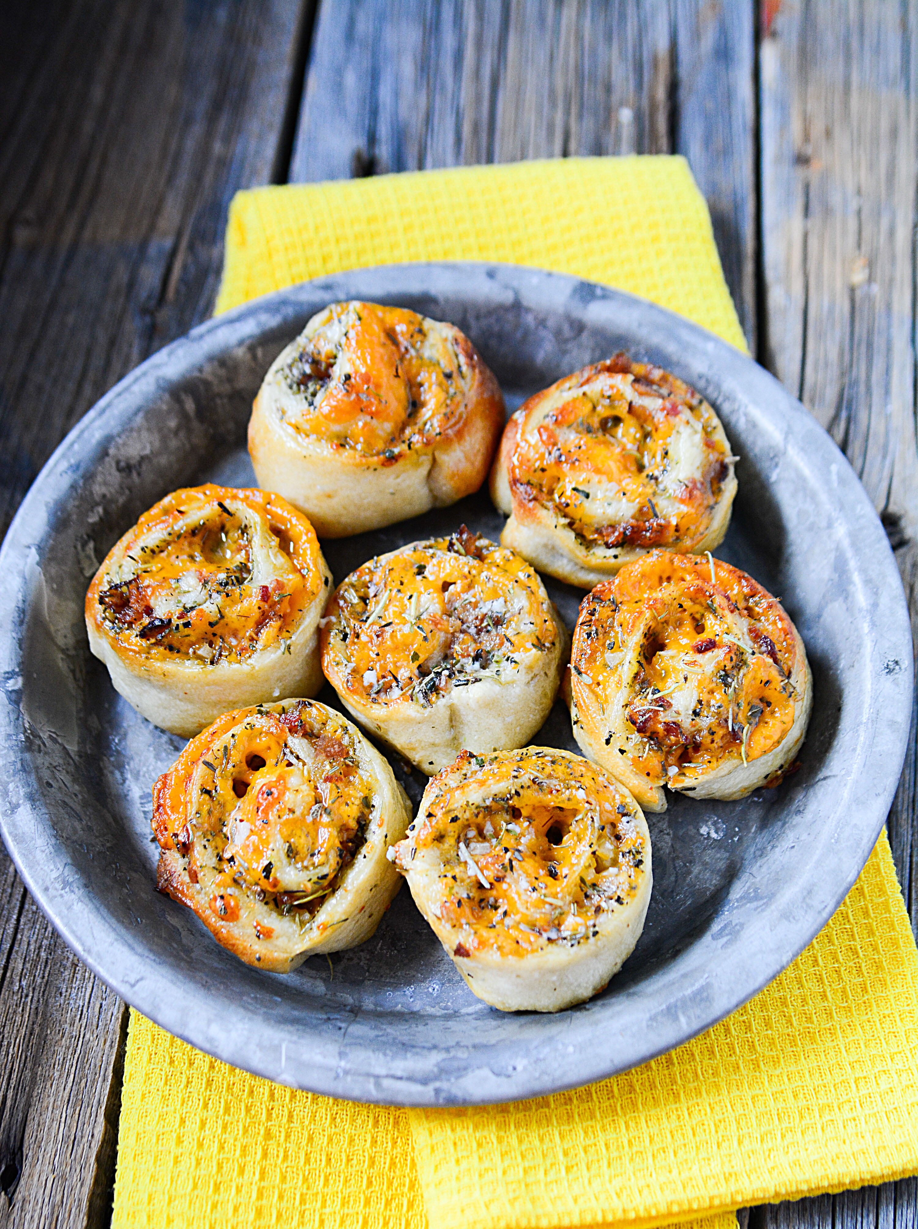 Garlic Butter Bacon Cheddar Wheels02