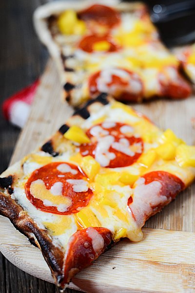 Delicious easy flatbread pizza made on the grill!