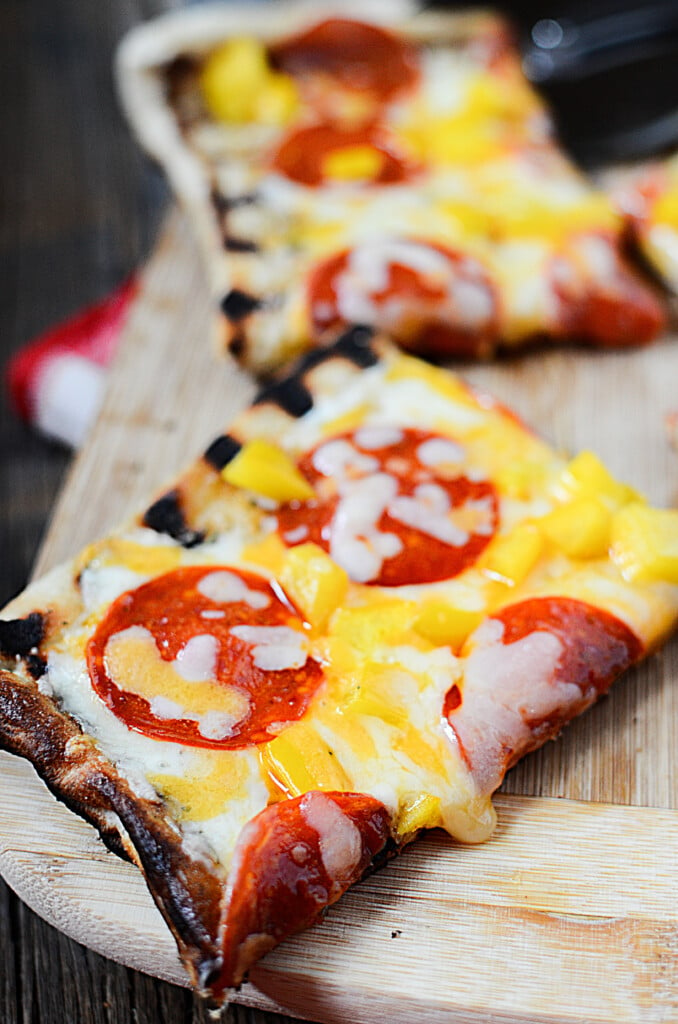 Delicious easy flatbread pizza made on the grill!