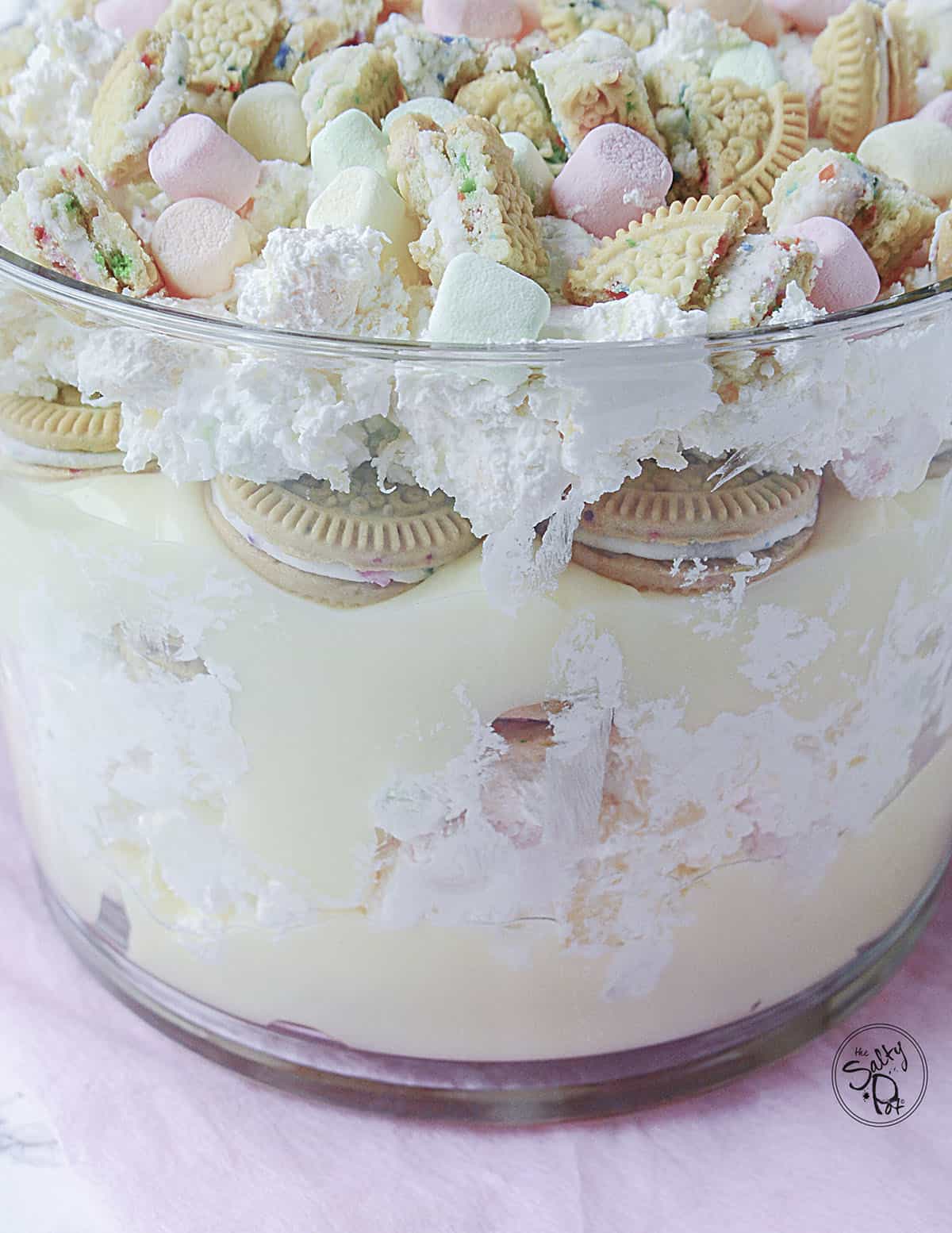 A side view of the layers in the cookie dessert, in the glass trifle bowl.