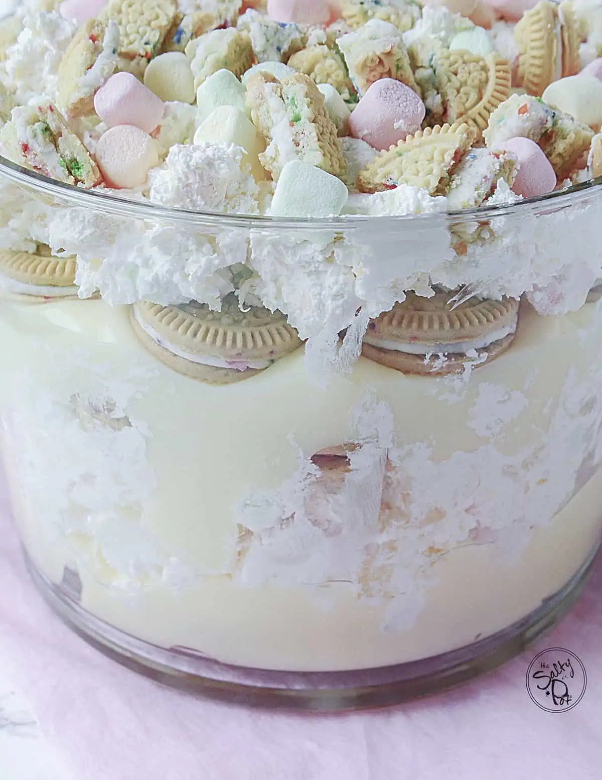 A side view of the layers in the cookie dessert, in the glass trifle bowl.