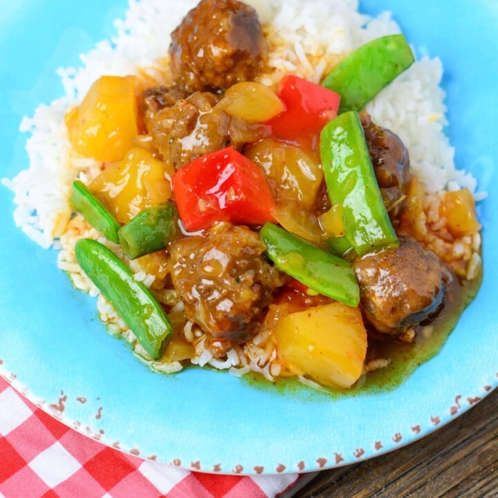 slow cooker pineapple bbq meatballs recipe. Sweet and tangy, fresh and crunchy, this dish is tasty and perfect for make ahead meals!