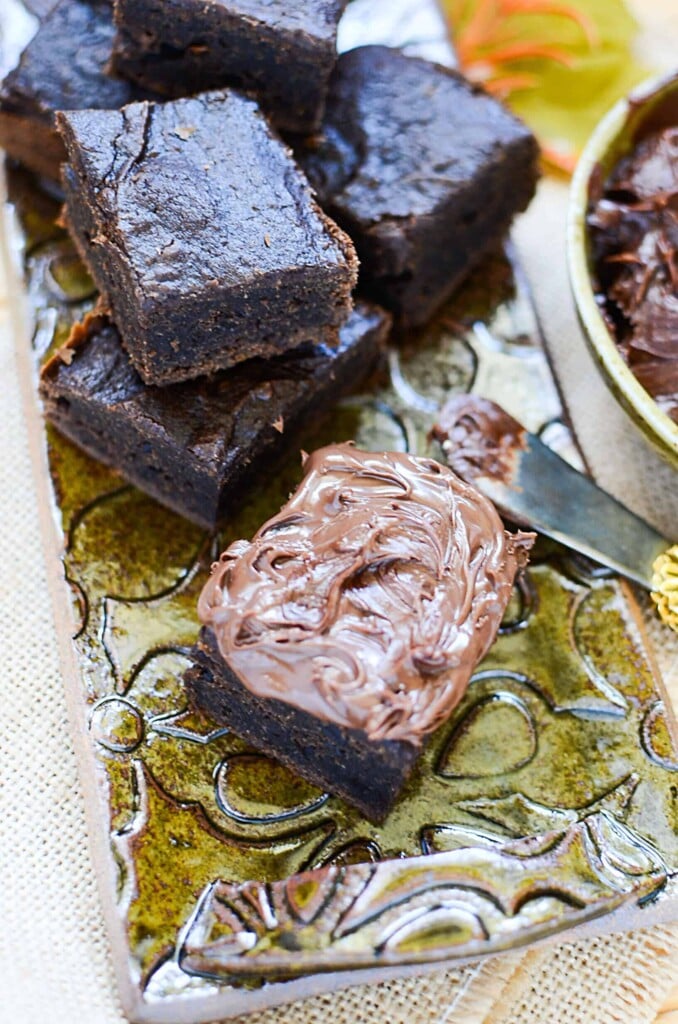 These two ingredient pumpkin brownies will hit all those pumpkin spice and chocolate cravings in one bite!! Just look at them on that plate!