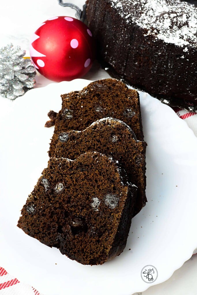 Gingery rum cake with rum soaked raisins! Soo yummy and delicious. It's perfect for the holiday/Christmas season!