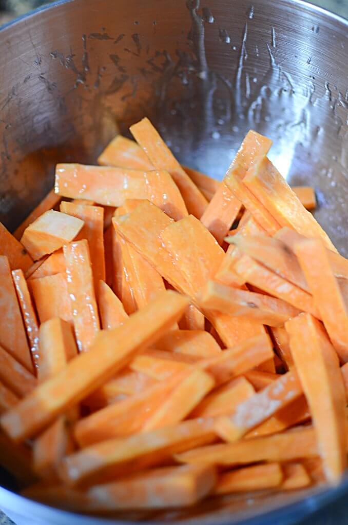 Trying to get your kidlets to eat more veggies??  SOLUTION: Sweet potato fries. Not just ANY sweet potato fries - Honey Butter Cinnamon Sweet Potato Fries!!