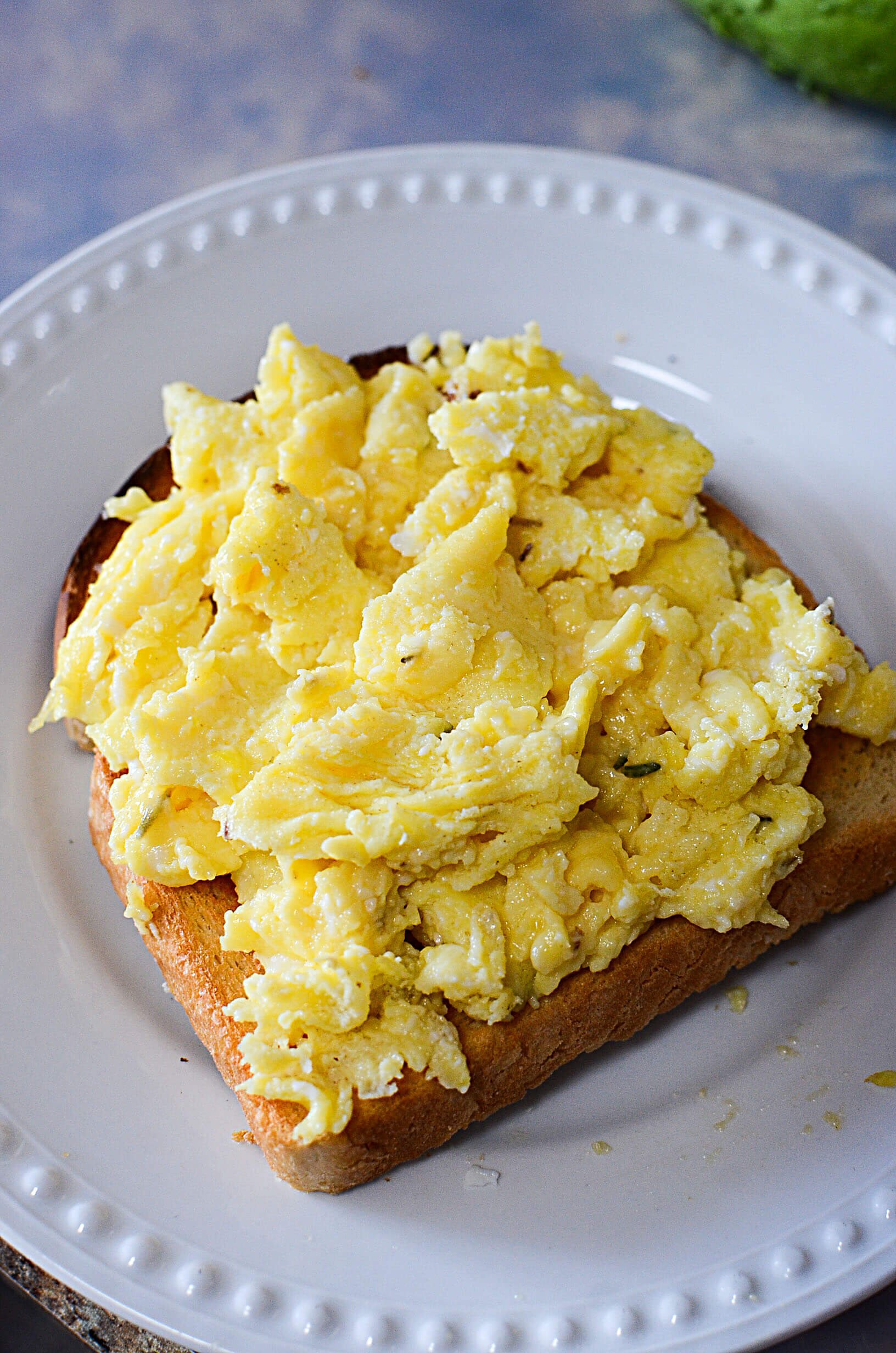Scrambled eggs sitting on toast.