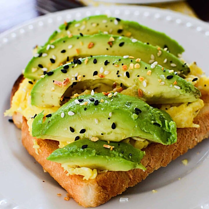 SIMPLE AVOCADO TOAST