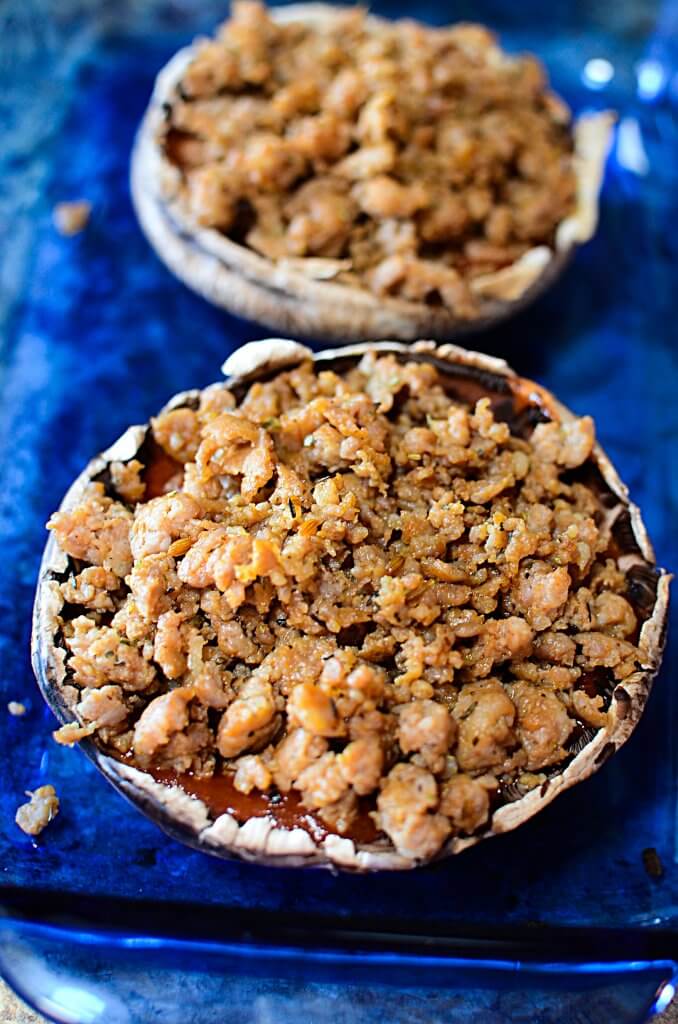 The savory sausage, the juiciness of the mushroom with zesty tomato sauce & the gooey cheese make this Sausage Stuffed Portobello Pizza Recipe AMAZING!!! - The Salty Pot