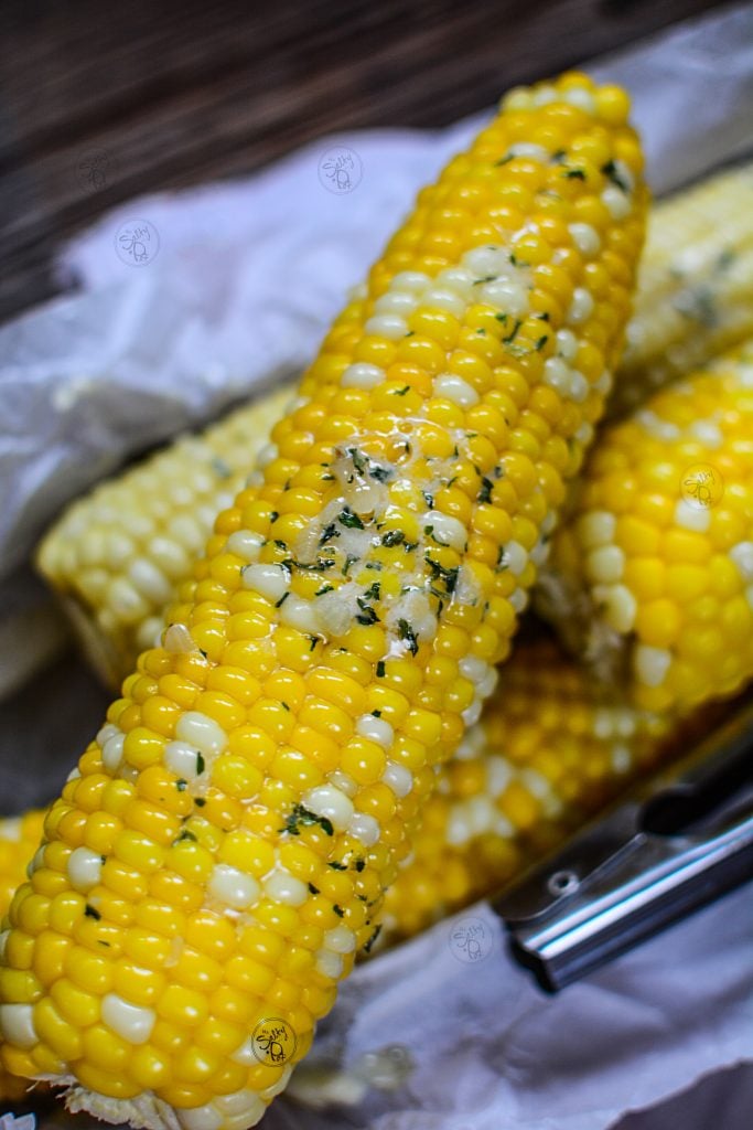 Instant Pot Corn On The Cob With Garlic Butter - Ready to eat corn on the cob