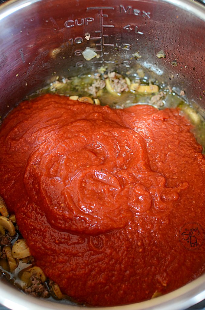 INSTANT POT LOW CARB SPAGHETTI - Pasta sauce in Instant Pot