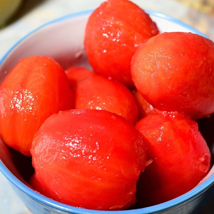 HOW TO PEEL TOMATOES