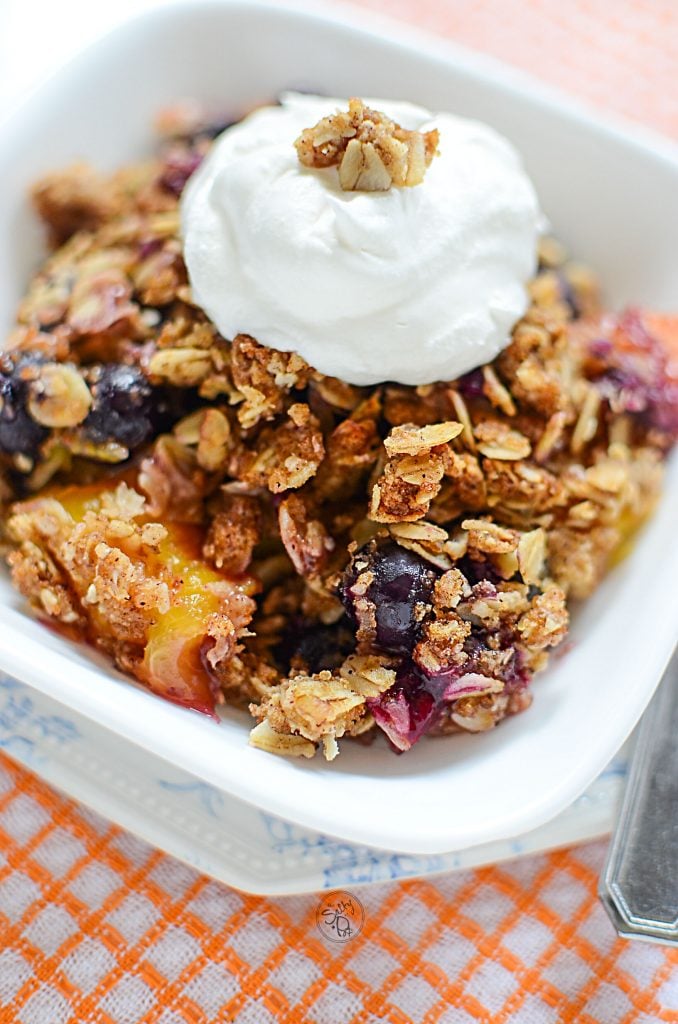 Peach and blueberry crisp ready to eat
