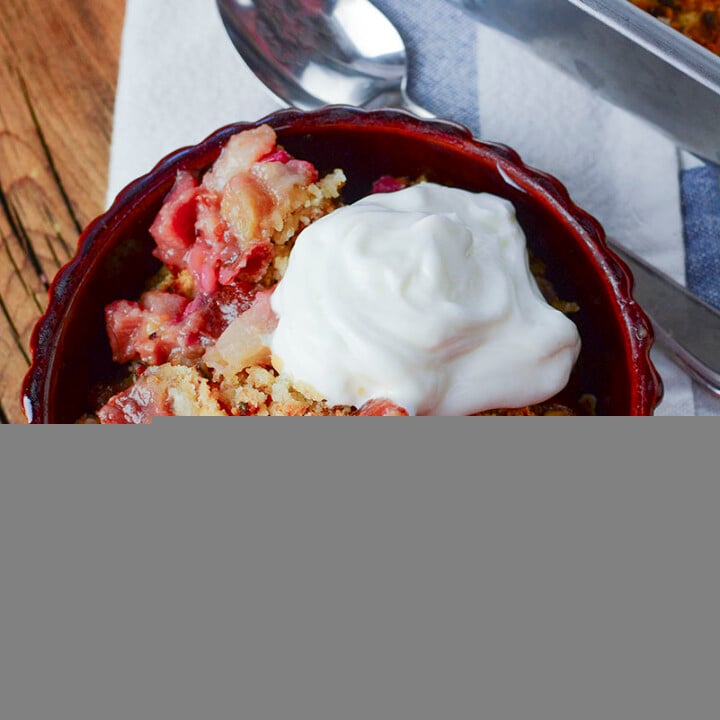 Rhubarb and Pear Crumble 