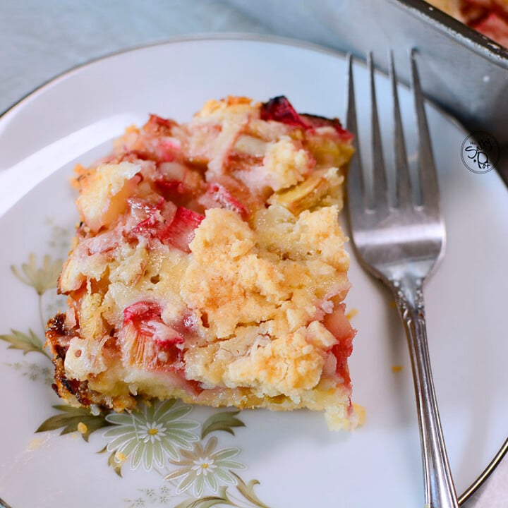 Mom's Rhubarb Crumb Bars 