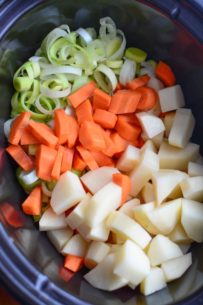 Vegetalbes (leeks, carrots and potatoes) in the slow cooker.
