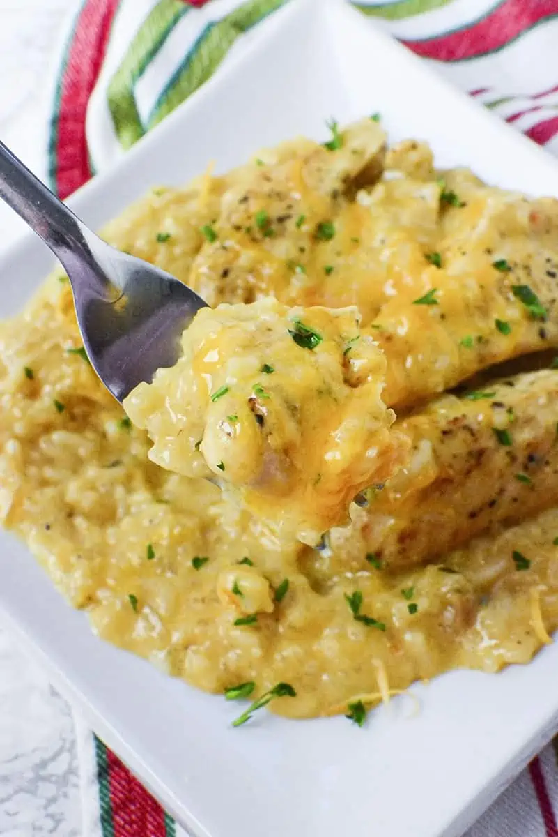 A fork full of the cheesy risotto with chicken.