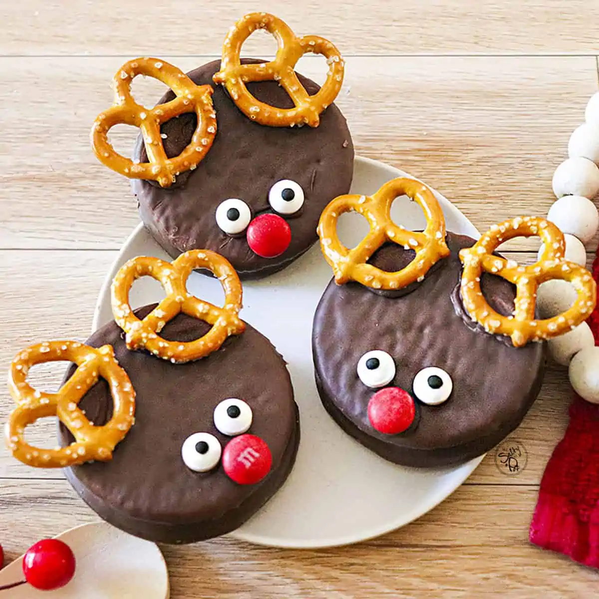 How to Make a Reindeer Head Cookie Set