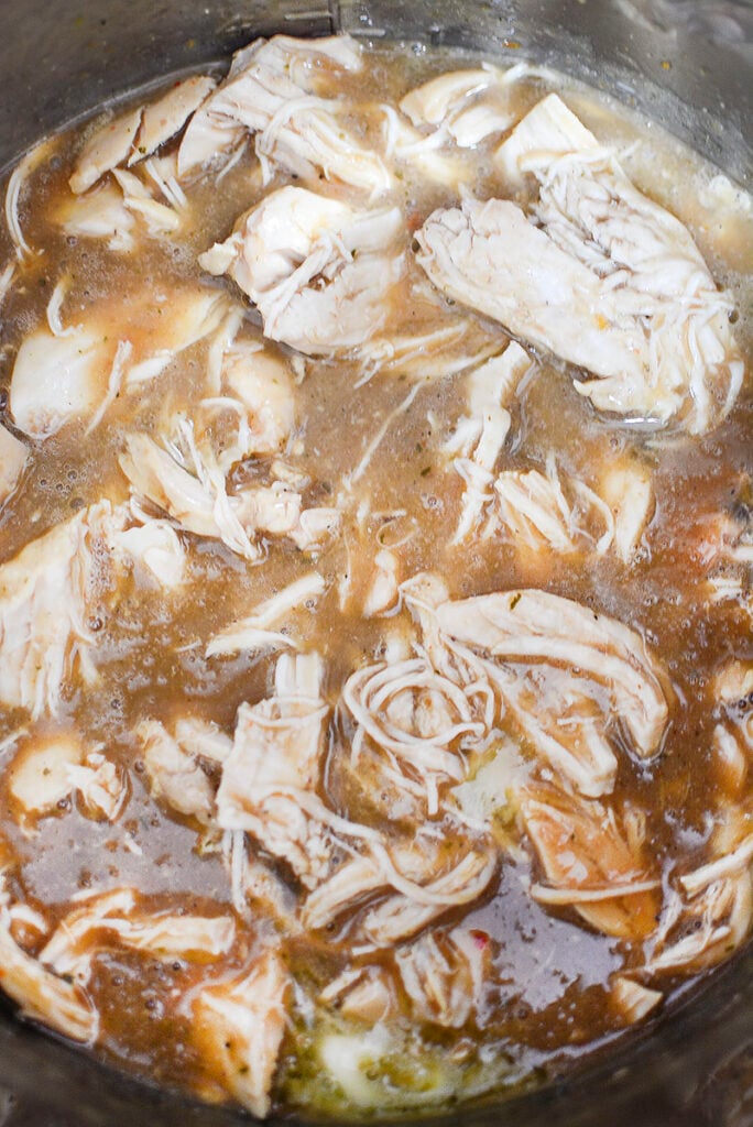 Shredded chicken and gravy instant online pot